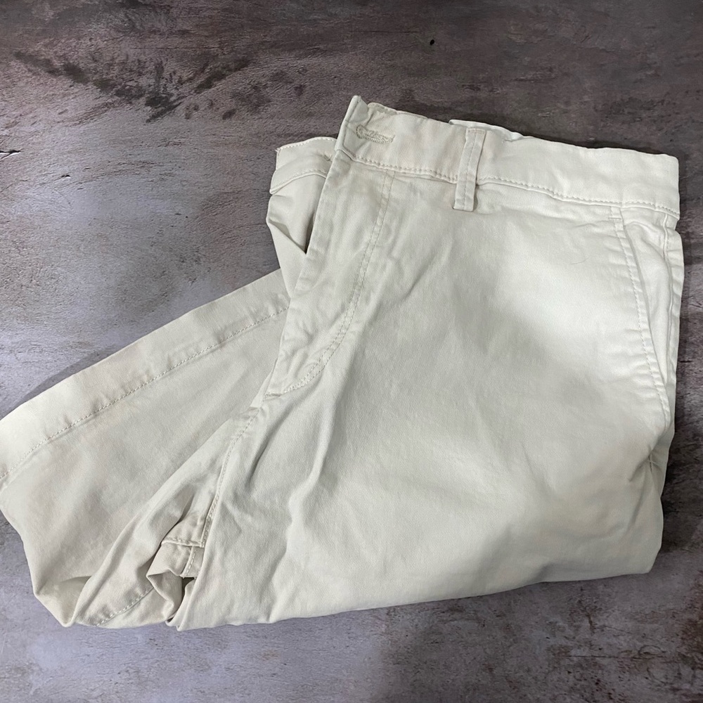 Gap men’s white shorts